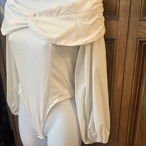 Skylar Rose Off-Shoulder White Bodysuit Size S - Picture 4 of 11